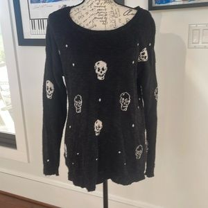 Romeo and Juliet Couture skull sweater size medium